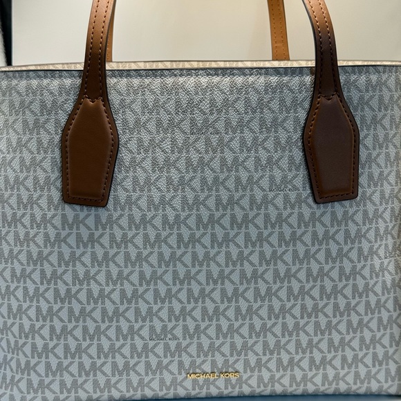 Michael Kors Charlie Tote W Zip case NWT - Picture 10 of 10